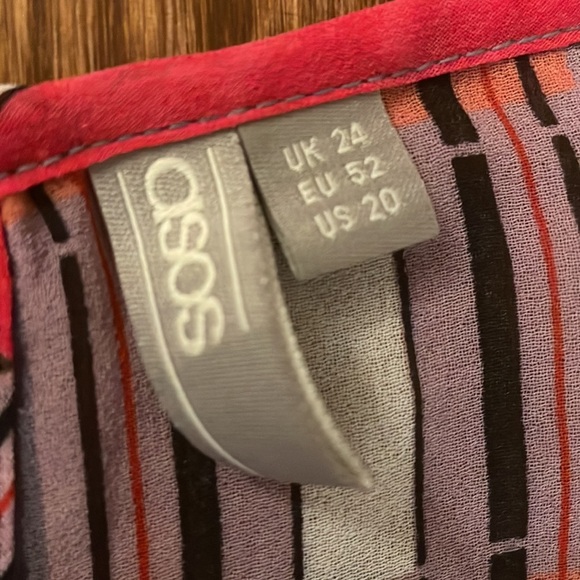 ASOS PLUS SEMI SHEER RUFFLE BLOUSE. Plead and floral size 20 drop sleeves - Picture 10 of 11